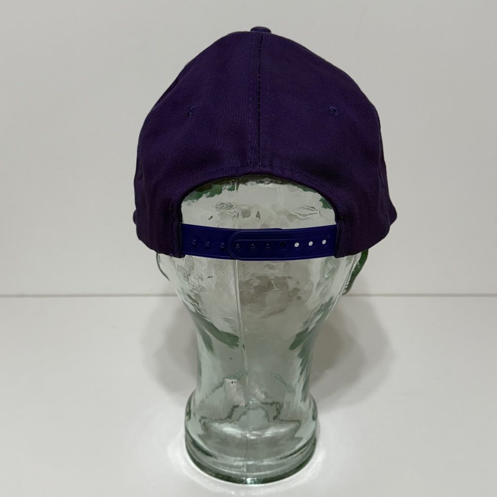 Vintage 80’s Alaska Adjustable Hat with Snowflake - Picture 3 of 10